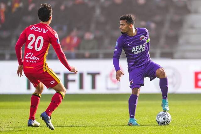 NBA新赛季前瞻：争冠格局混乱 詹杜库难现辉煌